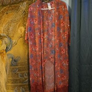 !!. Ladies One Size Floral Kimono with Fringe